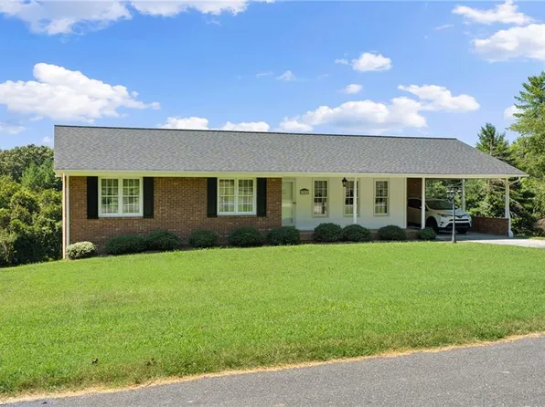 329 Henderson Dr, Clemmons, NC 27012