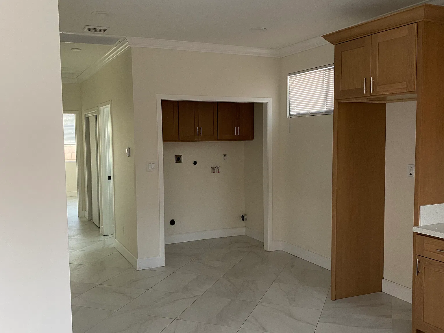 3 bed, 930 sqft, $3,200 — Photo 3