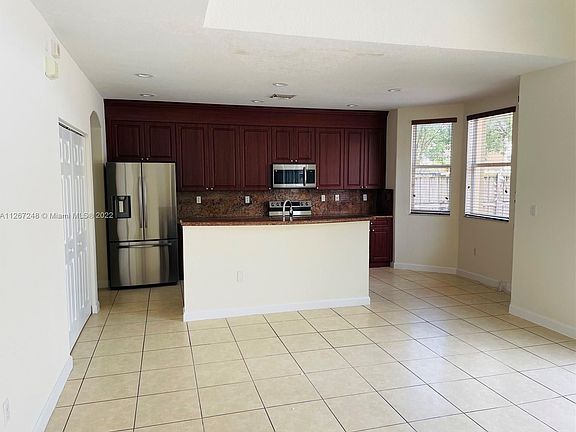 5th image of 1750 SE 19th Ave #0