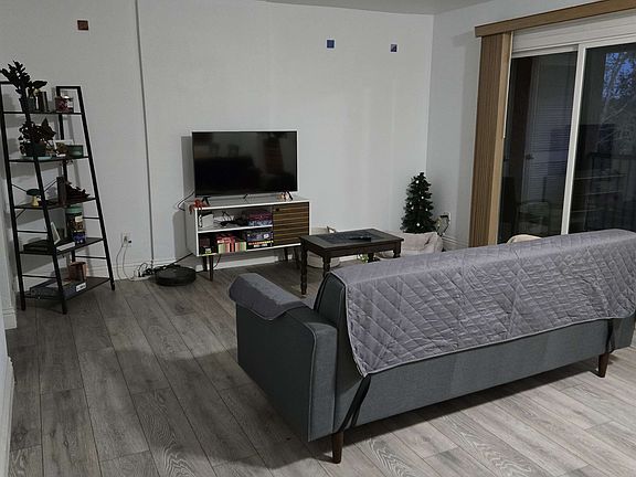 4th image of 10154 Camino Ruiz Unit 5