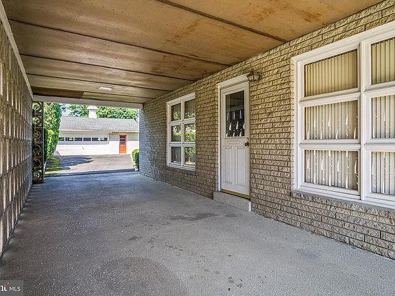 4th image of 9714 Deanewood Ln