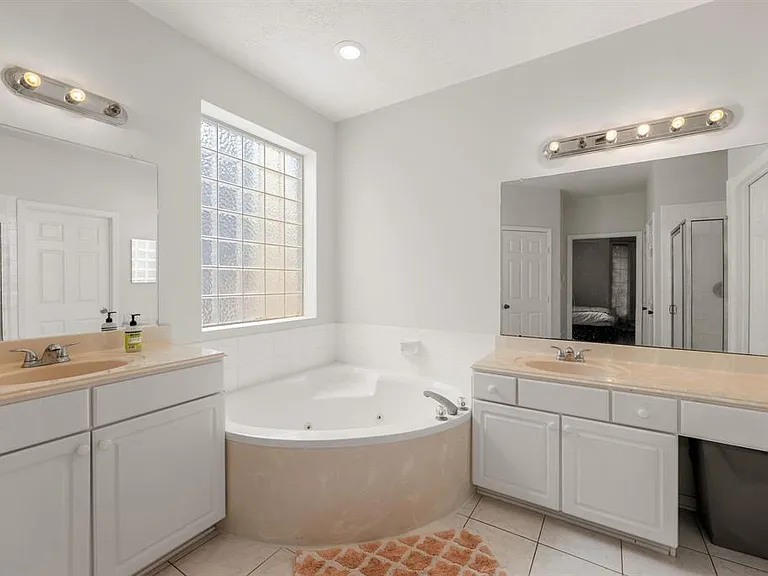 7410 Greatwood Grove Dr — Photo 10