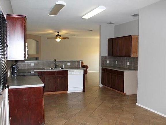 3rd image of 2320 Sheldon Dr