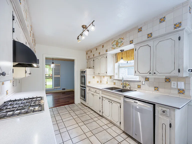 1404 Seminole Dr — Photo 13