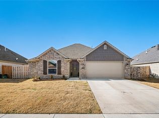31 N Manhattan Way, Fayetteville, AR 72704