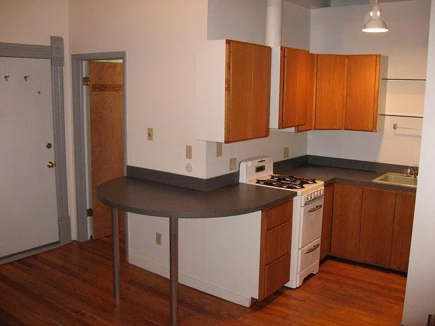 1 bed, 825 sqft, $1,900 — Photo 2
