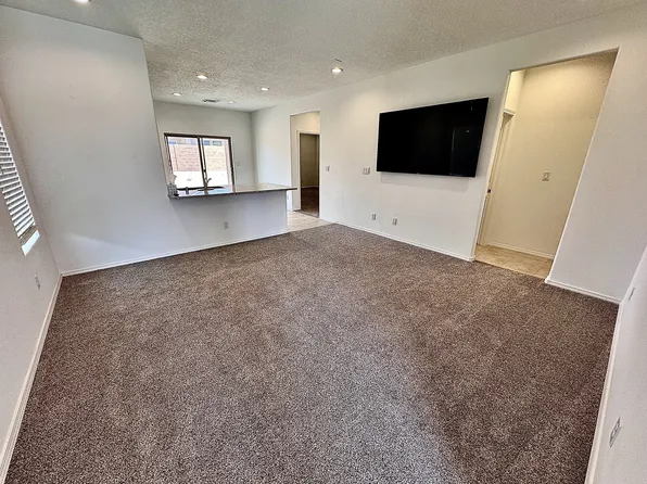 275 Prism Ave SW, Rio Rancho, NM 87124