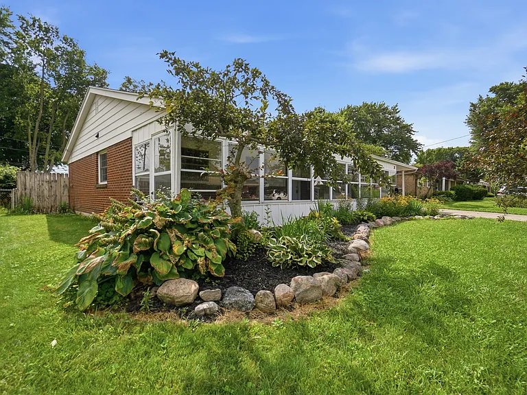 27 Laurelgrove Dr — Photo 4