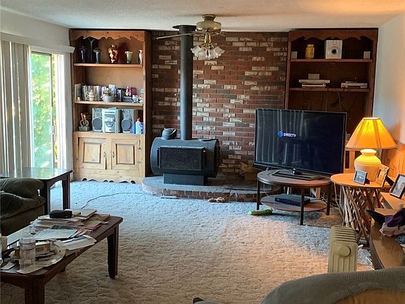 3rd image of 418 Mountain View Rd