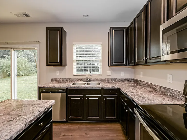 4004 Alicia Ln — Photo 8