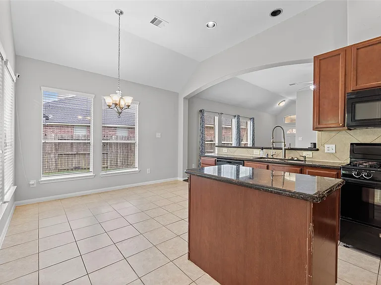 9906 Taylor Springs Ln — Photo 11