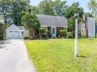 69 Delwood Rd, Warwick, RI 02889