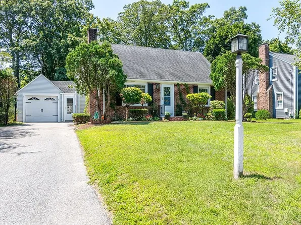 69 Delwood Rd, Warwick, RI 02889