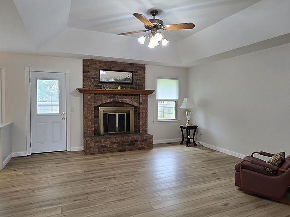 3rd image of 2782 W Swan Street