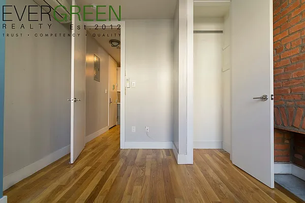Rented by Evergreen Apartments BK | media 15
