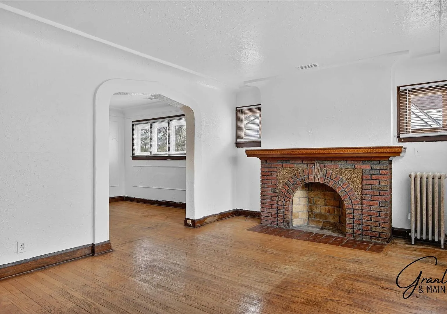 10343 - 10345 Crocuslawn St - Pura Vida Properties — Photo 2