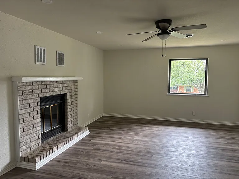 217 Ross Ave — Photo 3
