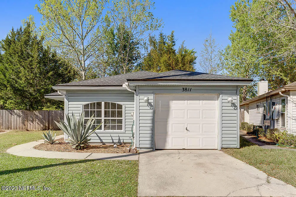 3 bed, 2.0 bath, 1180 sqft, $1,950 — Photo 3
