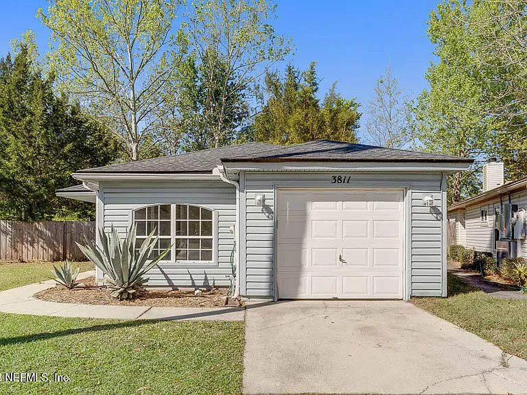 3811 Autumn Leaf Ct — Photo 2