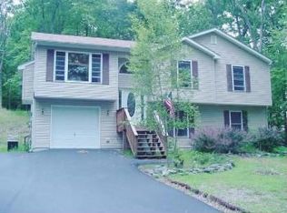 233 Locust Dr, Milford, PA