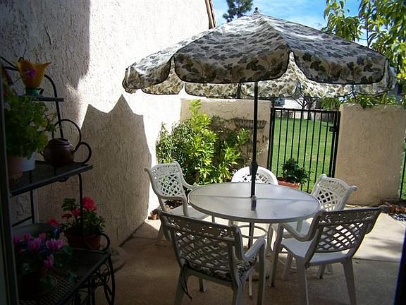 Back enclosed pation