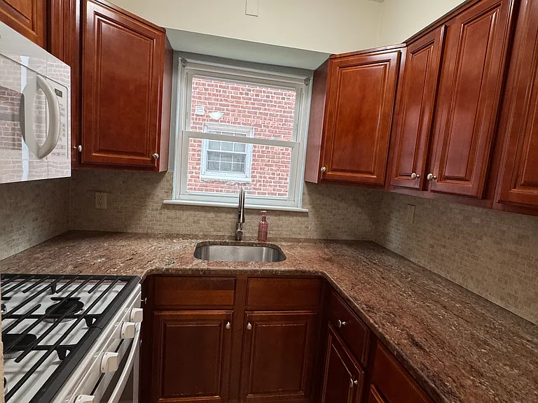 1305 E 65th St #1 — Photo 9