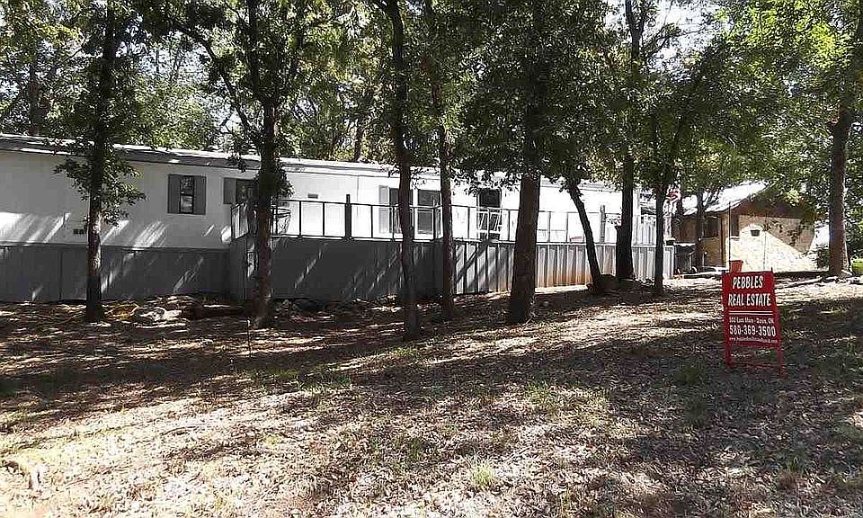2nd image of 4570 Crest Rd