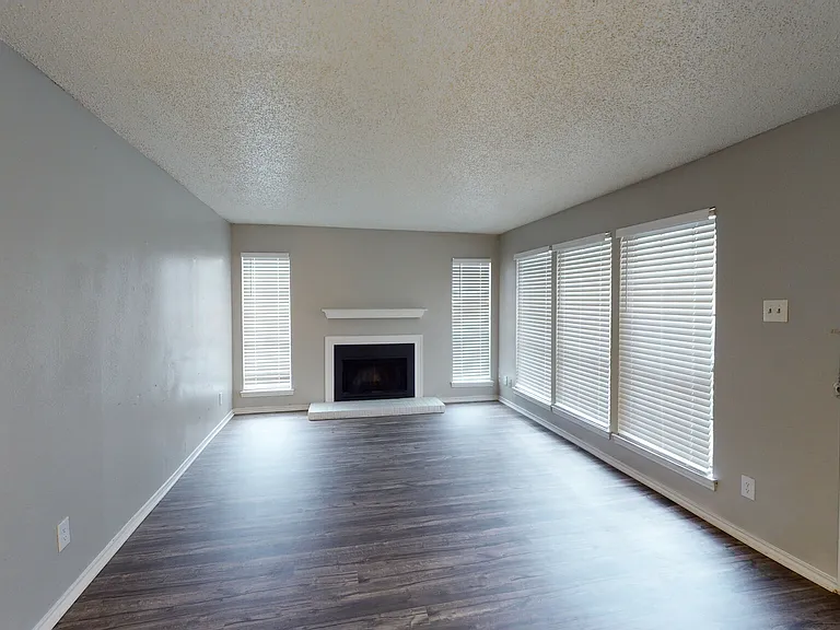 La Prada Place Apartments — Photo 39