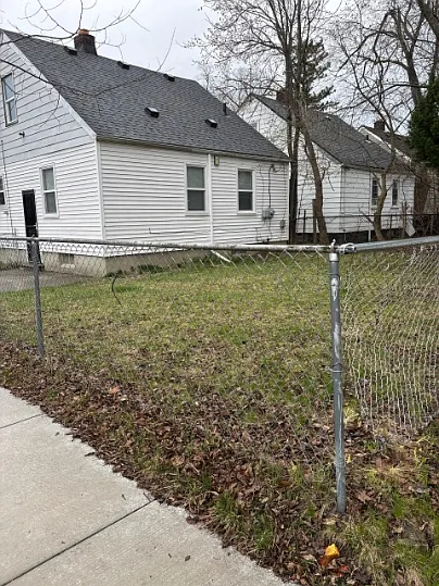 W Chicago St — Photo 2