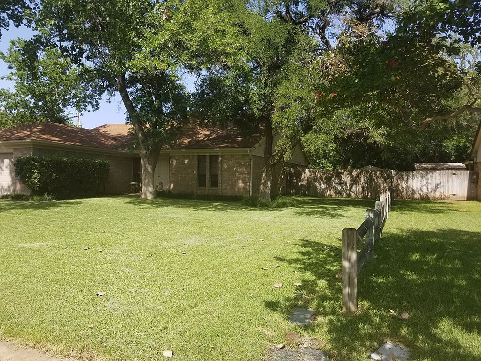 1st image of 2303 Creekview Dr