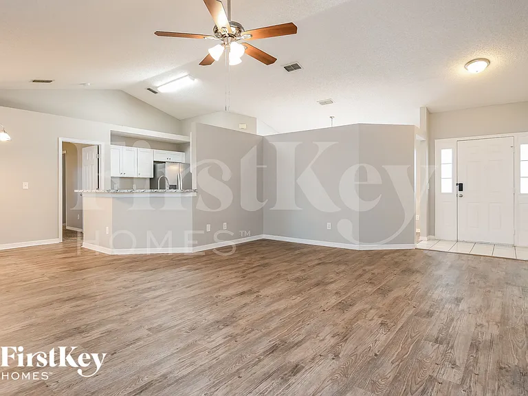 1254 Kenworth Dr — Photo 4