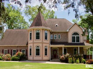 1137 Cedar Ridge Dr, Carbondale, IL 62901