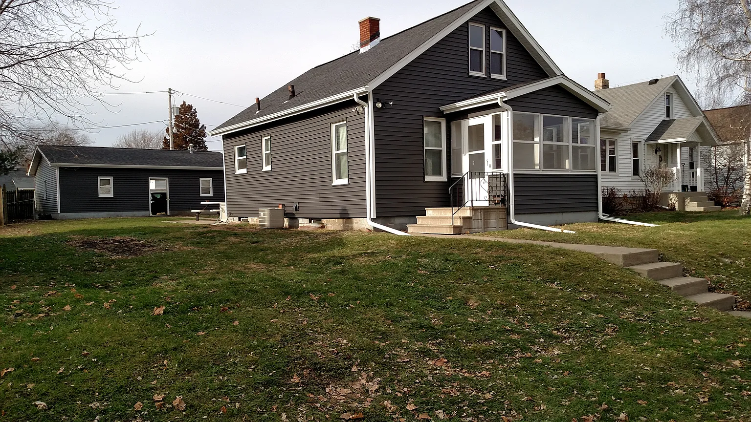 2210 45th St photo 1