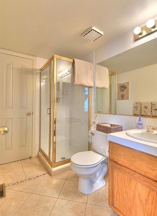 Main Floor Full Bath