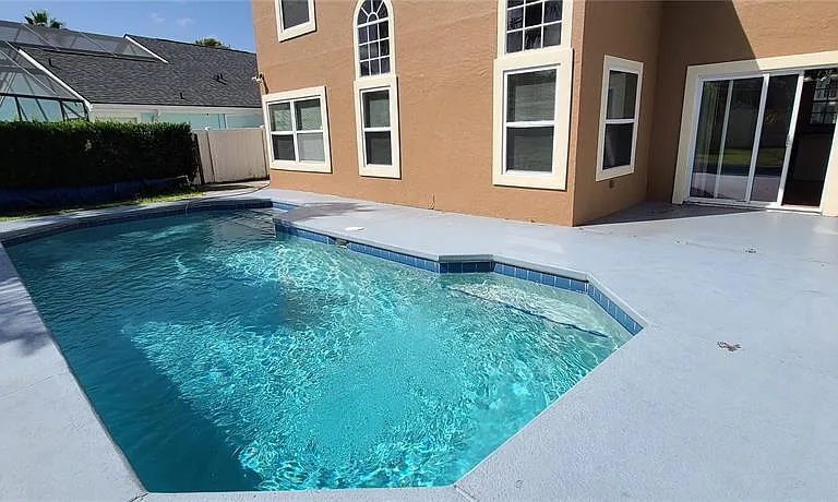 2411 Berkshire Ct — Photo 25