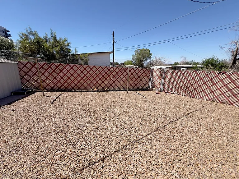 227 S Texas Ave #B — Photo 17