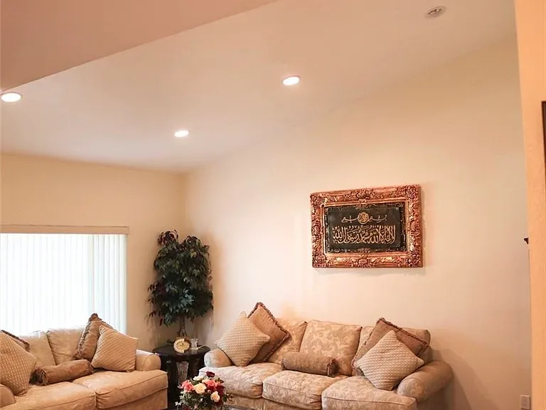 10638 Balcom Ave — Photo 2