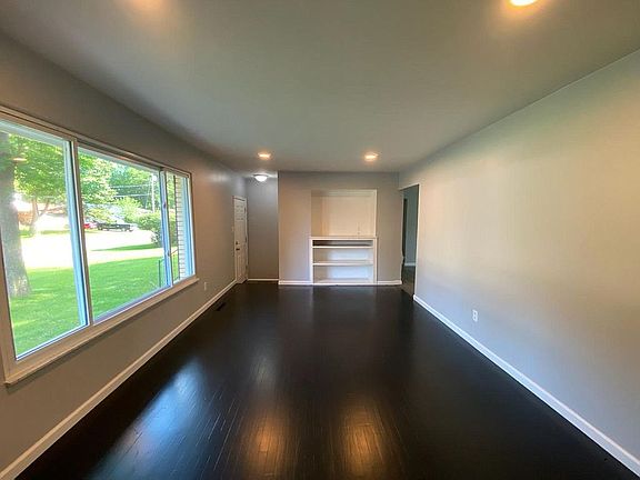 3rd image of 4352 Fairwood Dr