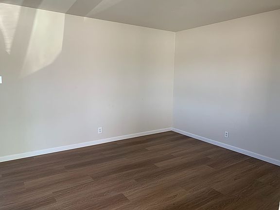 Livingroom- new flooring in all rooms