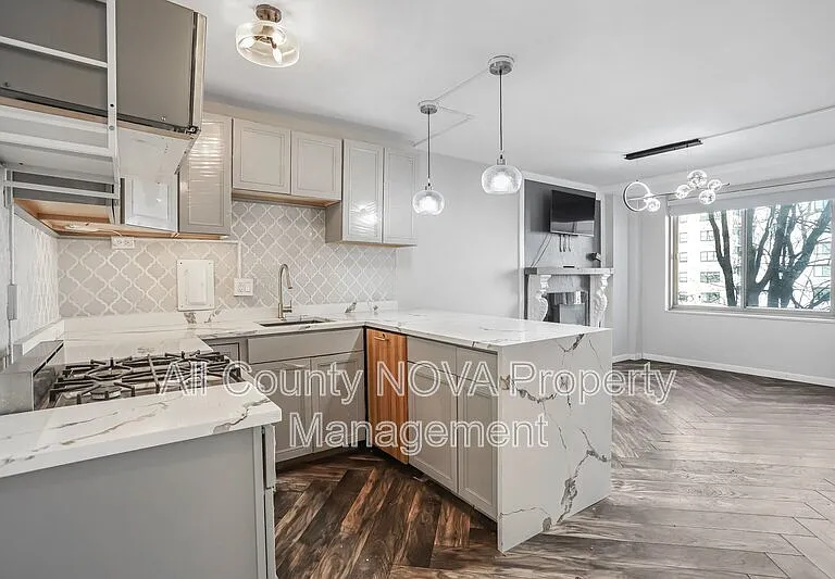 922 24th St NW #301 — Photo 16