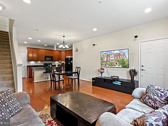 4th image of 42843 Burrell Sq