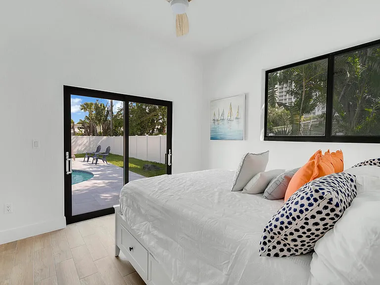 1248 N Harbor Dr — Photo 36