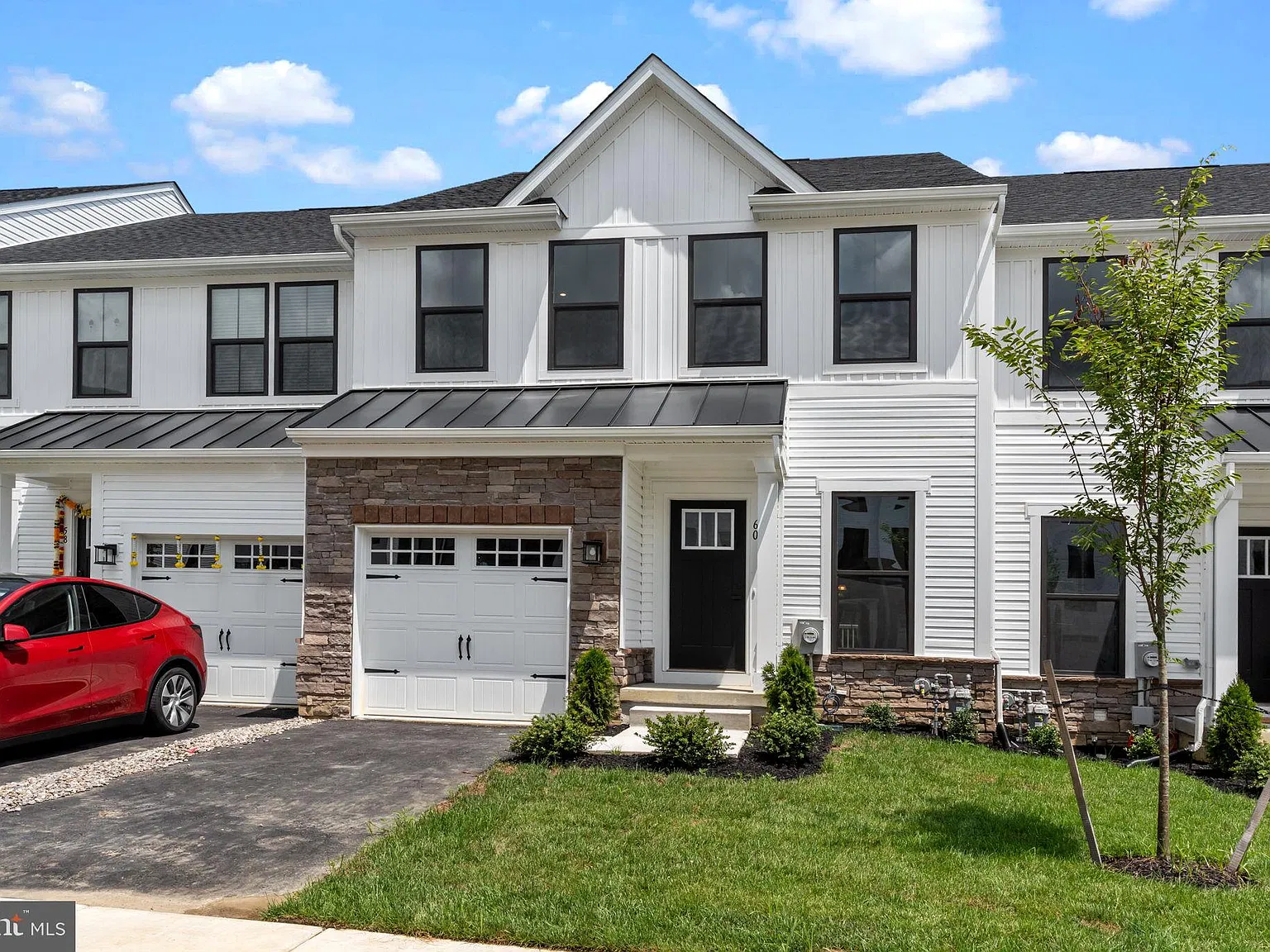 3 bed, 2.5 bath, 2547 sqft, $4,400 — Photo 1