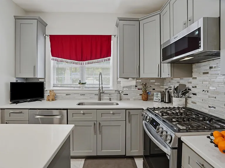 10 Graveswood Ct — Photo 10