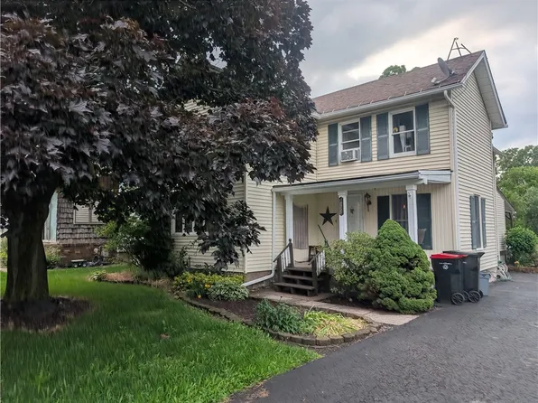8133 State St, Gasport, NY 14067