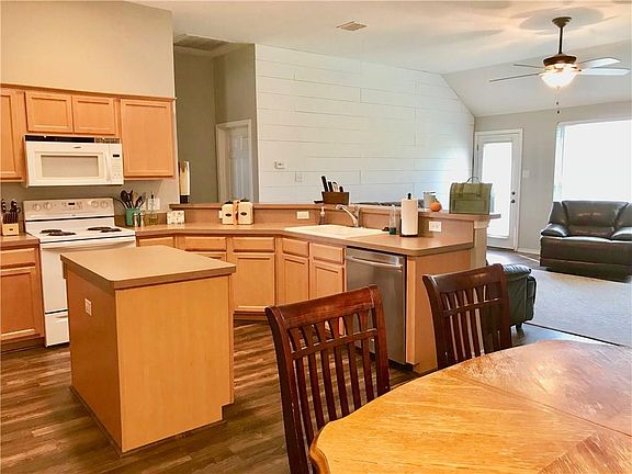 4th image of 1302 Sierra Blanca Dr