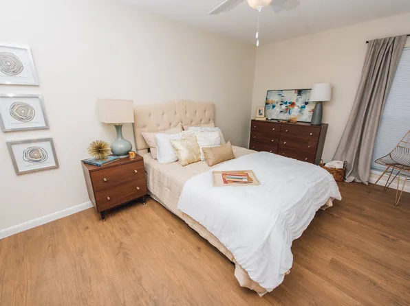 Bayou Shadows Apartment Homes