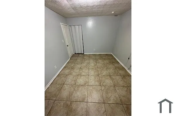 Building Photo - 1632 W 8th St #1