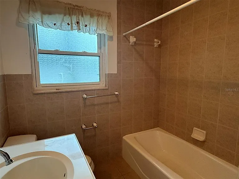 215 S West Shore Blvd — Photo 16