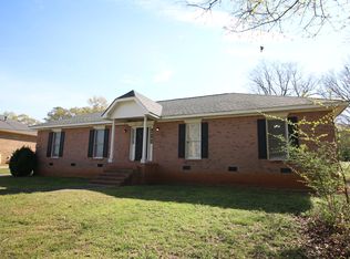 634 N Pine Hill Rd, Griffin, GA 30223